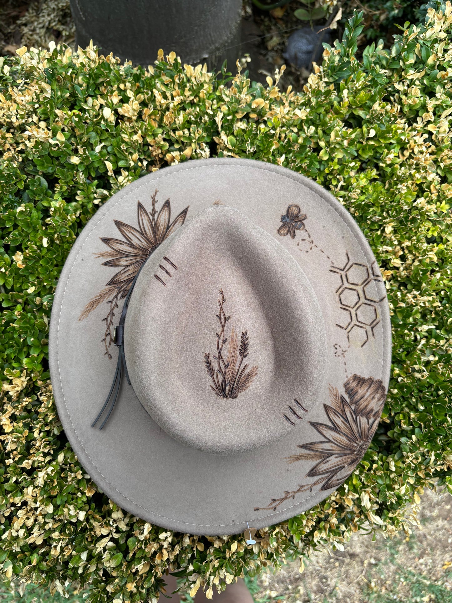 Snowy River Bee Hive Hat Burn