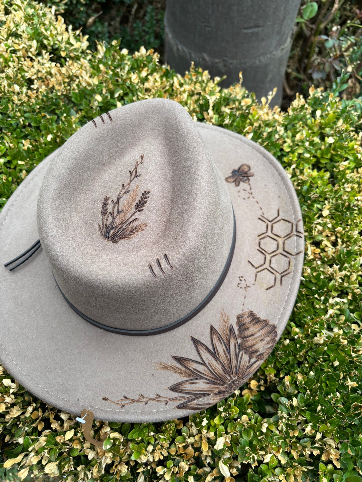 Snowy River Bee Hive Hat Burn