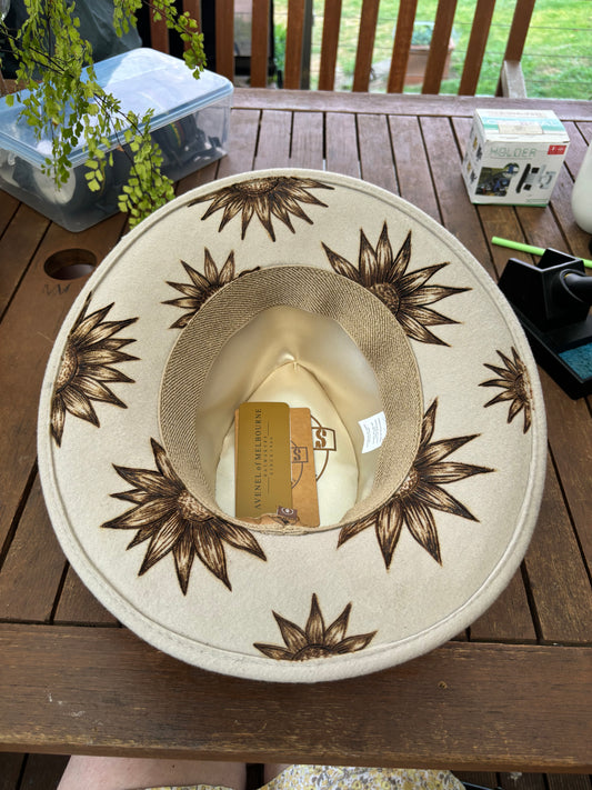 Snowy River Flower Bomb Hat Burn | Oat