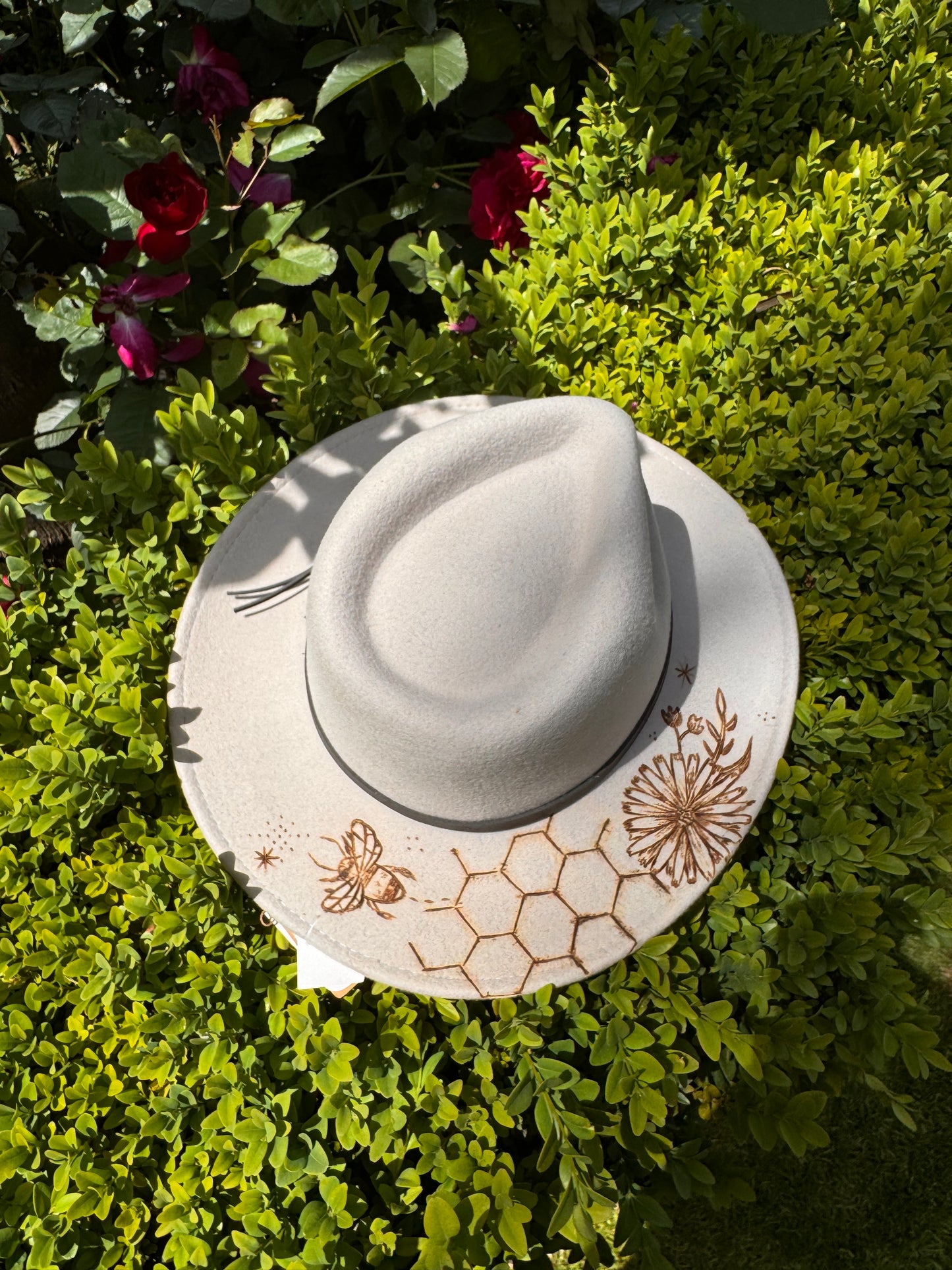 Snowy River Bee Burnt Hat | Oat