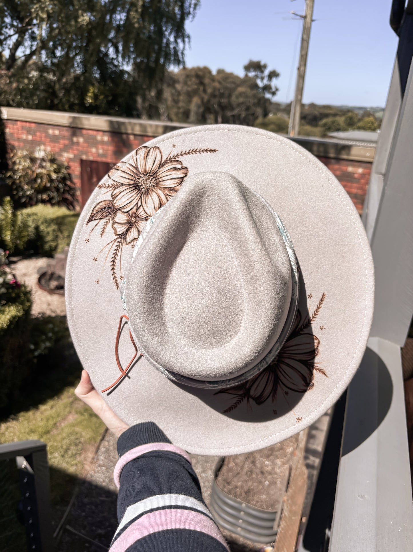 Silver Meadow Hat Burn