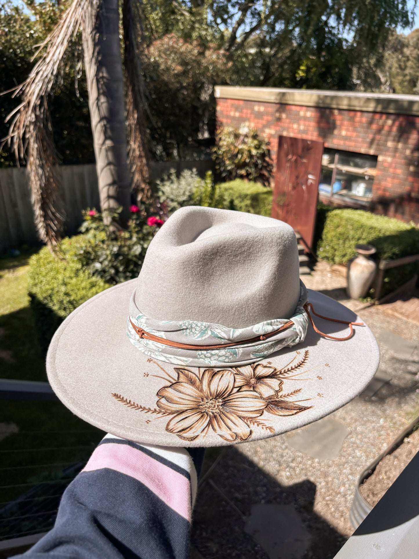 Silver Meadow Hat Burn