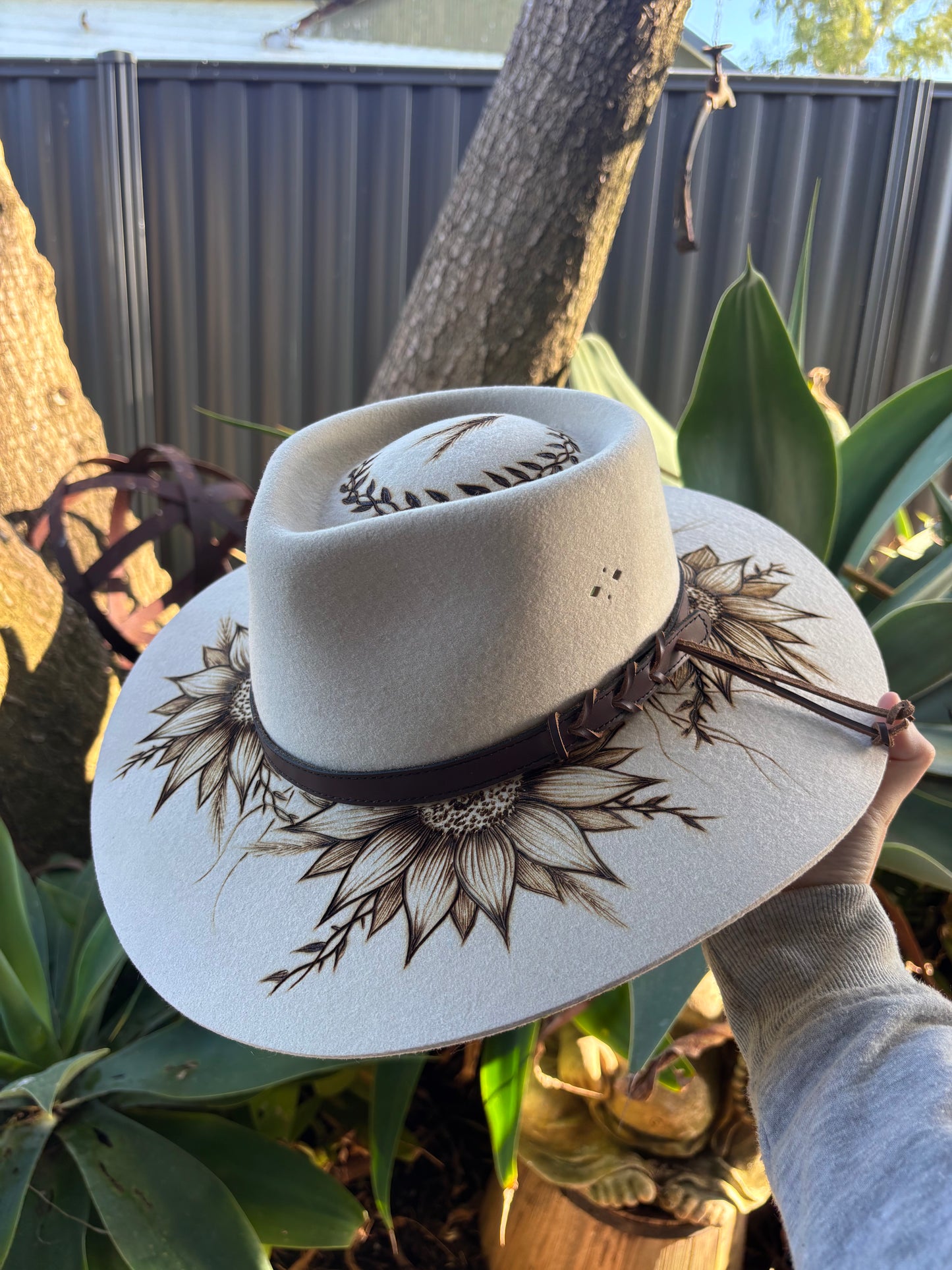 Big Australian Sunflower Crown Burnt Hat